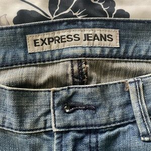Men’s express straight leg jeans.
